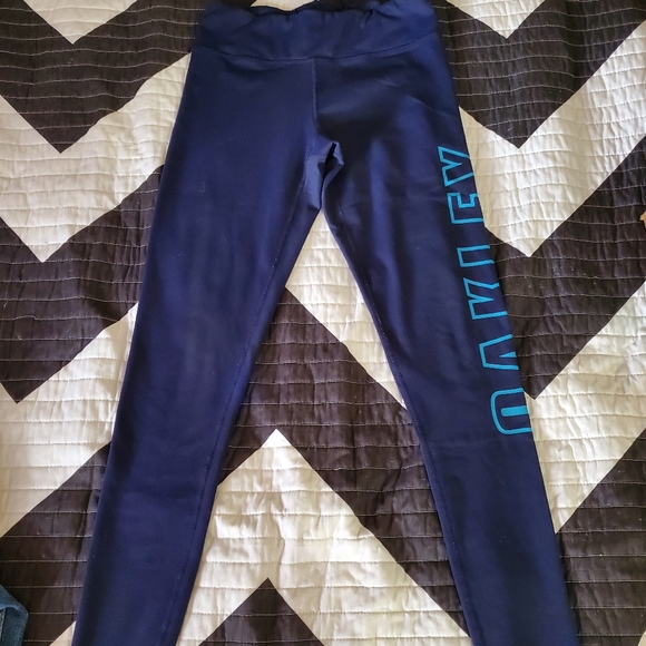 2 Oakley Tights - Picture 2 of 7